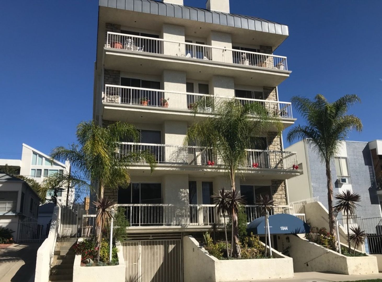 Los Angeles Apartment: 1844 Thayer Ave. - Unit 202