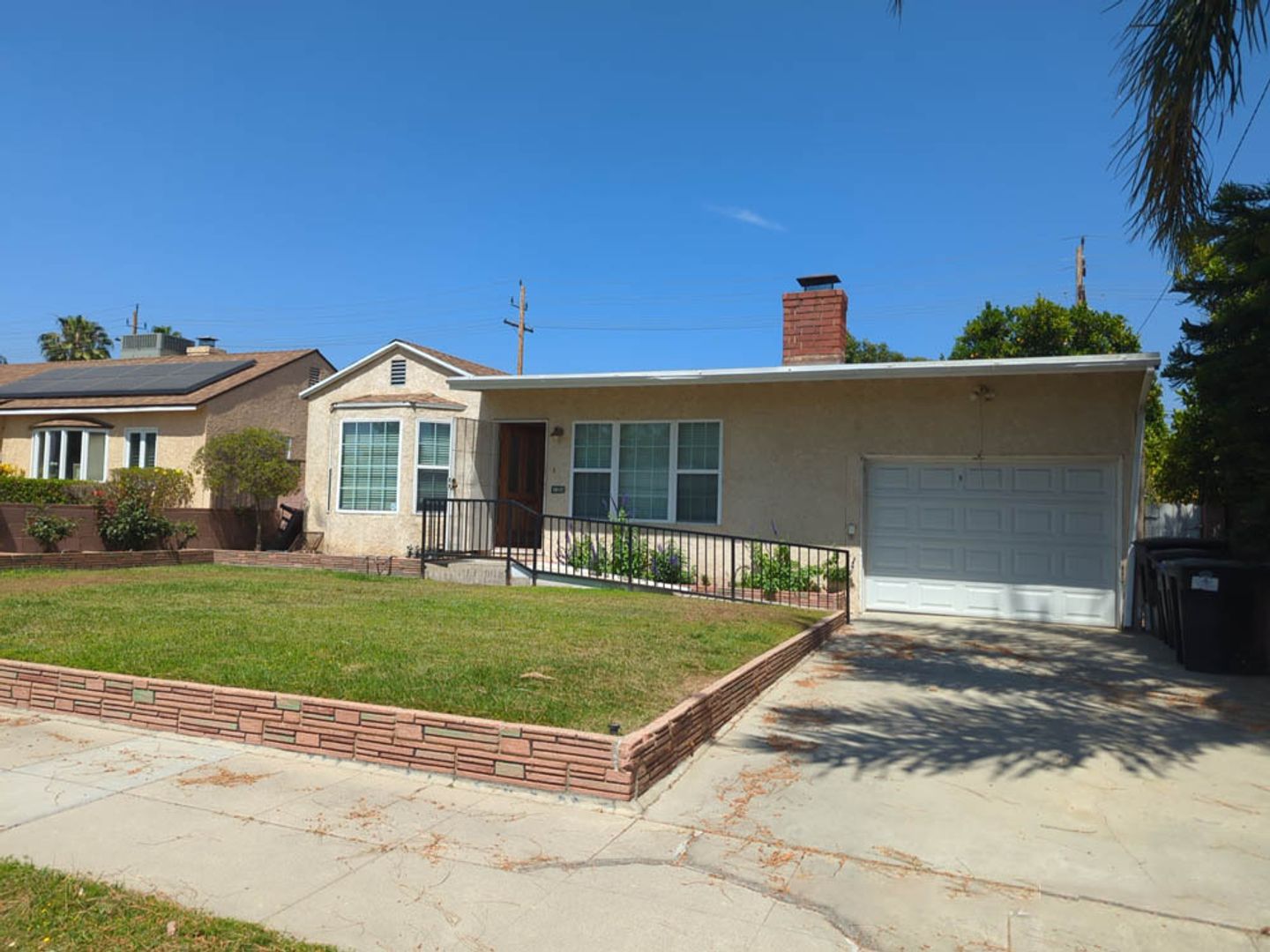 Burbank House: 1104 N Frederic St