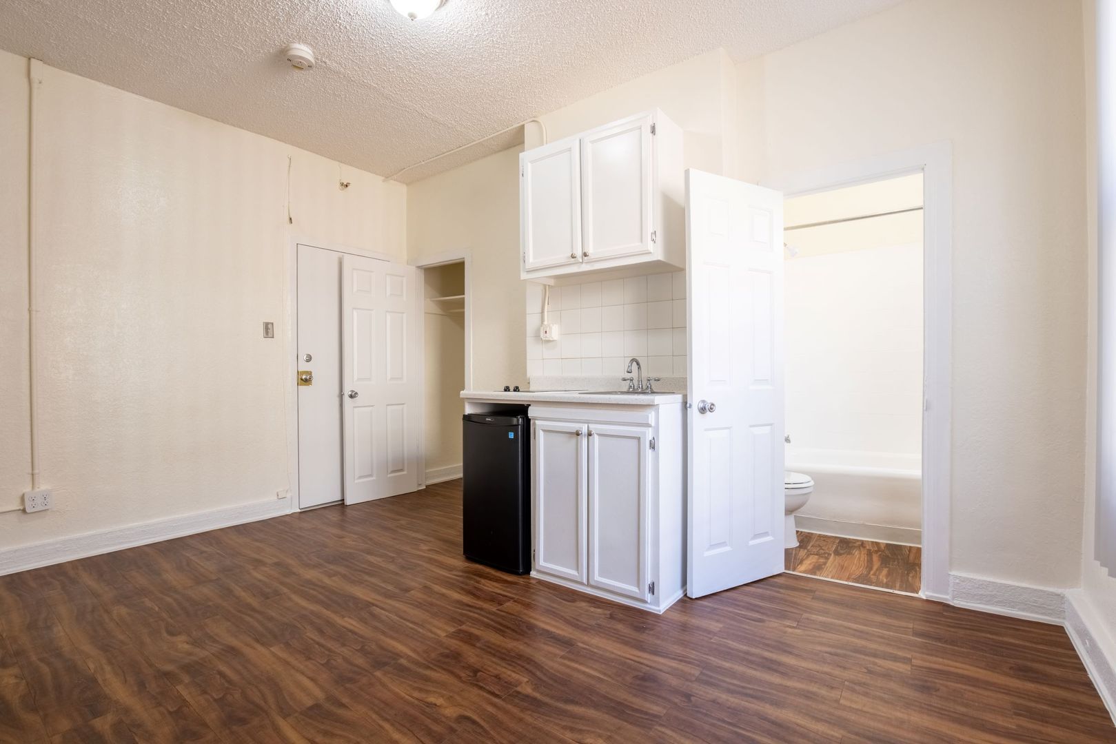 Los Angeles Apartment: 729 S. Union Ave.