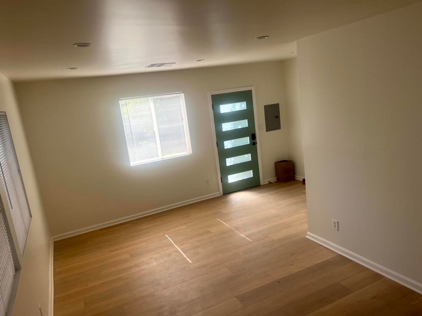 Van Nuys Apartment: 5724 & 5726 Lemona Ave.
