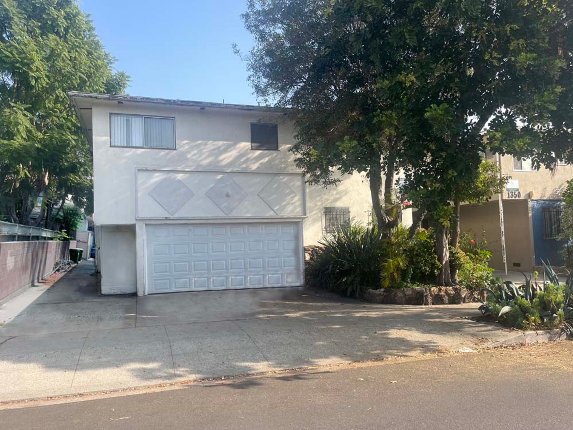 Los Angeles Apartment: 1352 N Citrus Ave