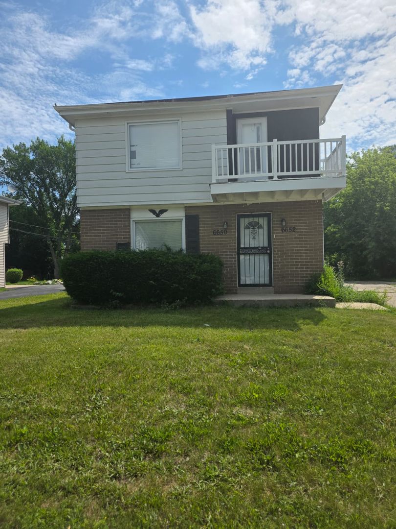Milwaukee Apartment: 6650-6652 N 55th St