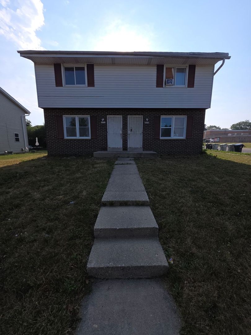 Milwaukee Apartment: 6627-6629 N 105th St