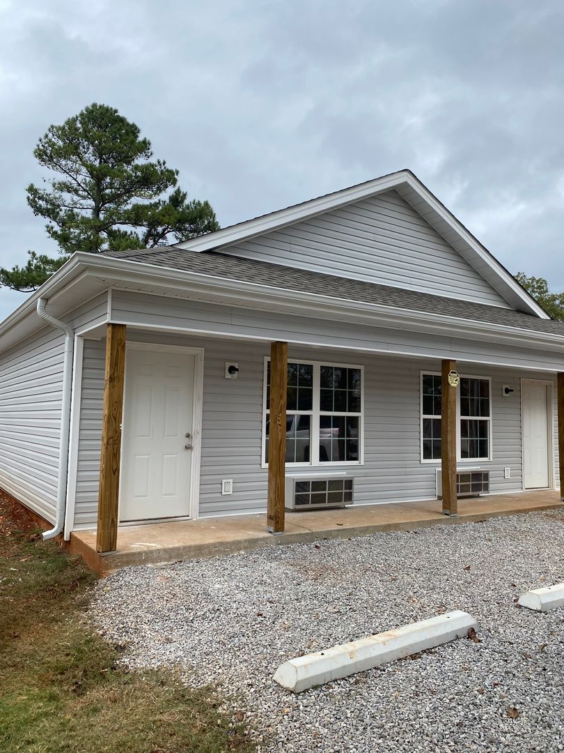 Madison Apartment: 28393 Schrimsher rd