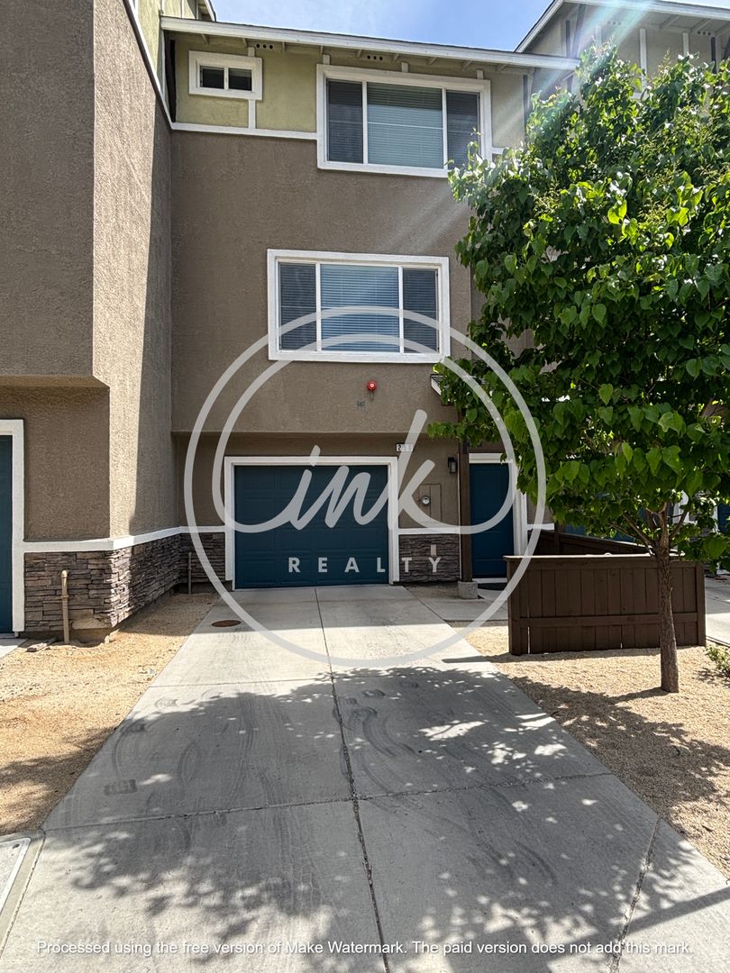 Reno Townhome: 250 Mark Jeffrey Ln.