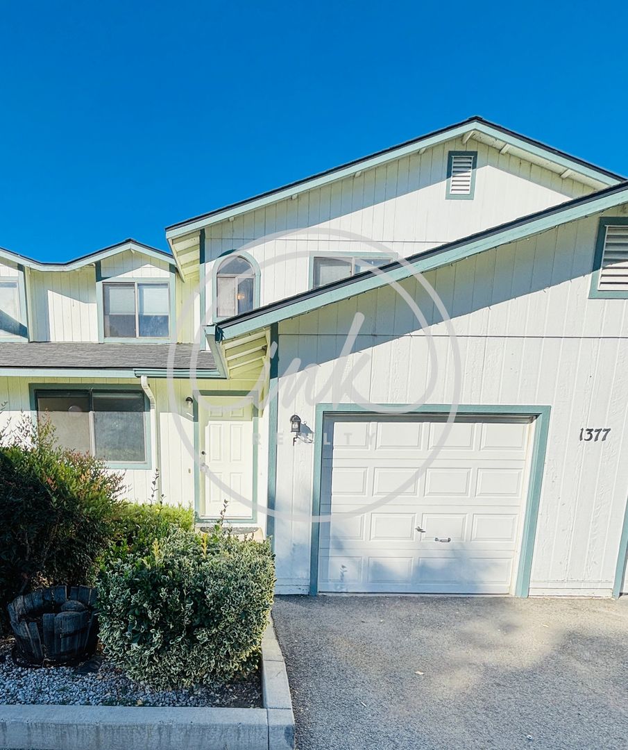 Gardnerville Apartment: 1377 Village Way