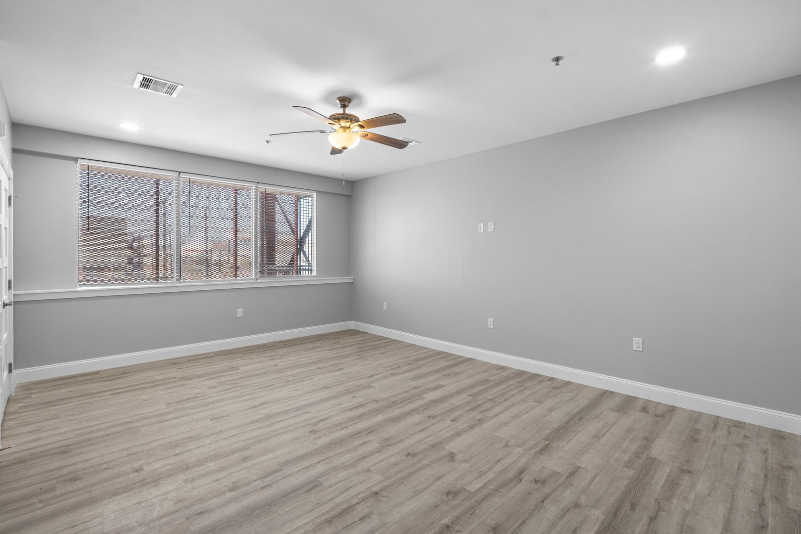 Corpus Christi Apartment: 1800 South Staples