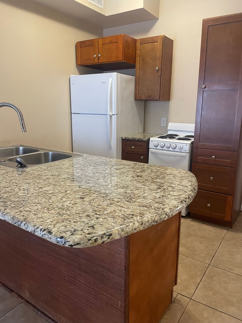 Corpus Christi Apartment: 5720 S. Alameda