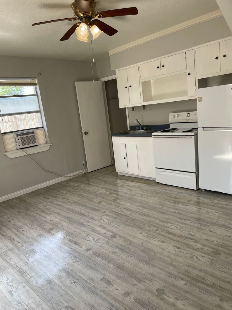 Corpus Christi Apartment: 5808 S. Alameda