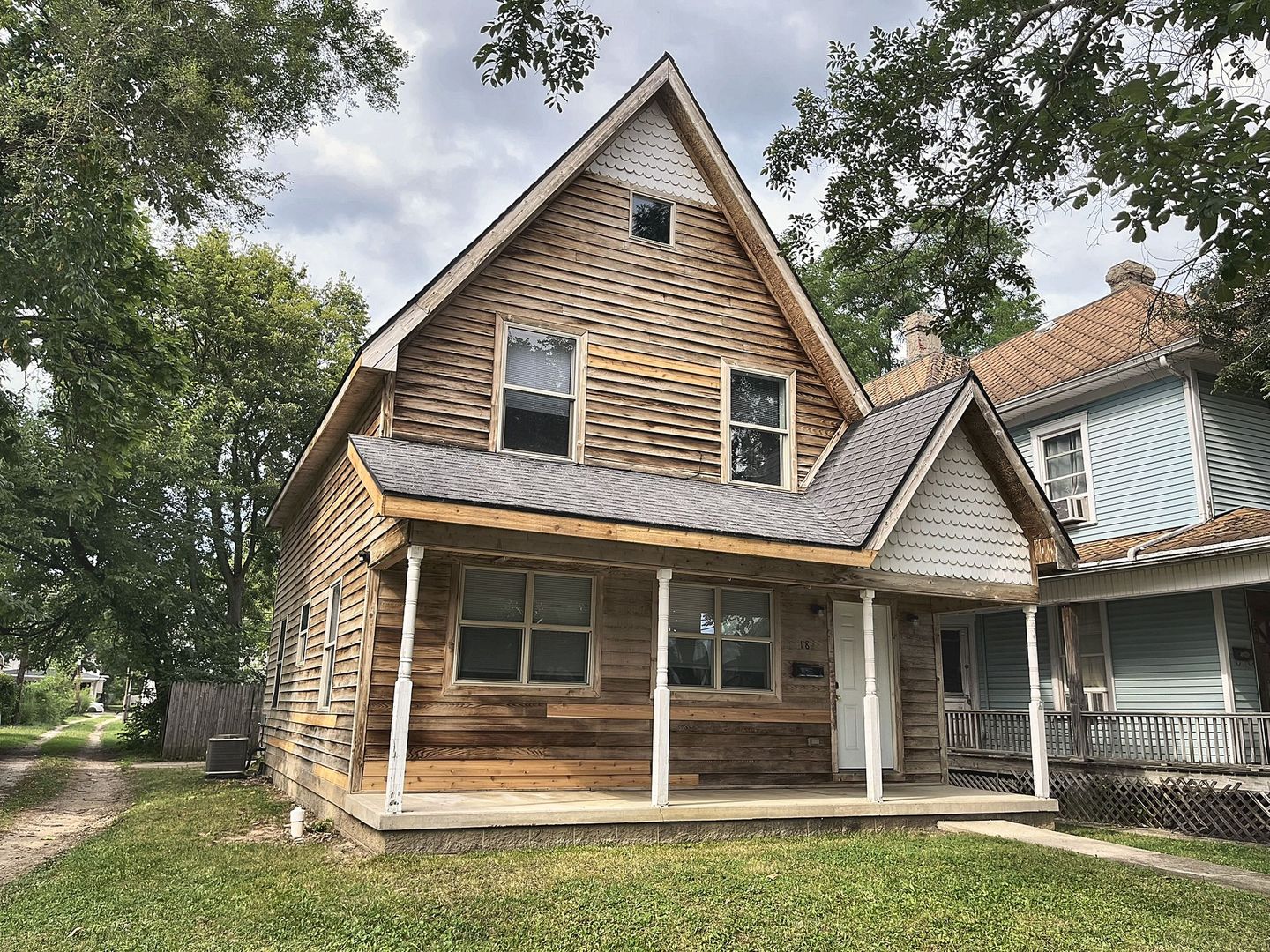 Springfield House: 18 E Grand Ave
