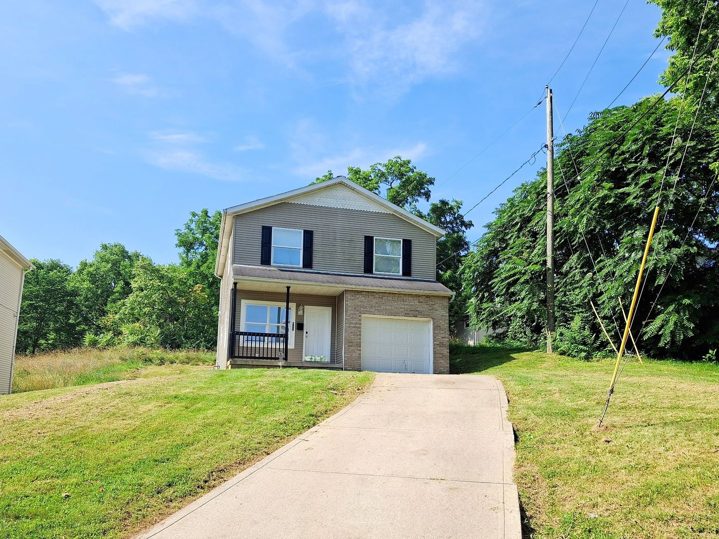 Springfield House: 421 W Jefferson St