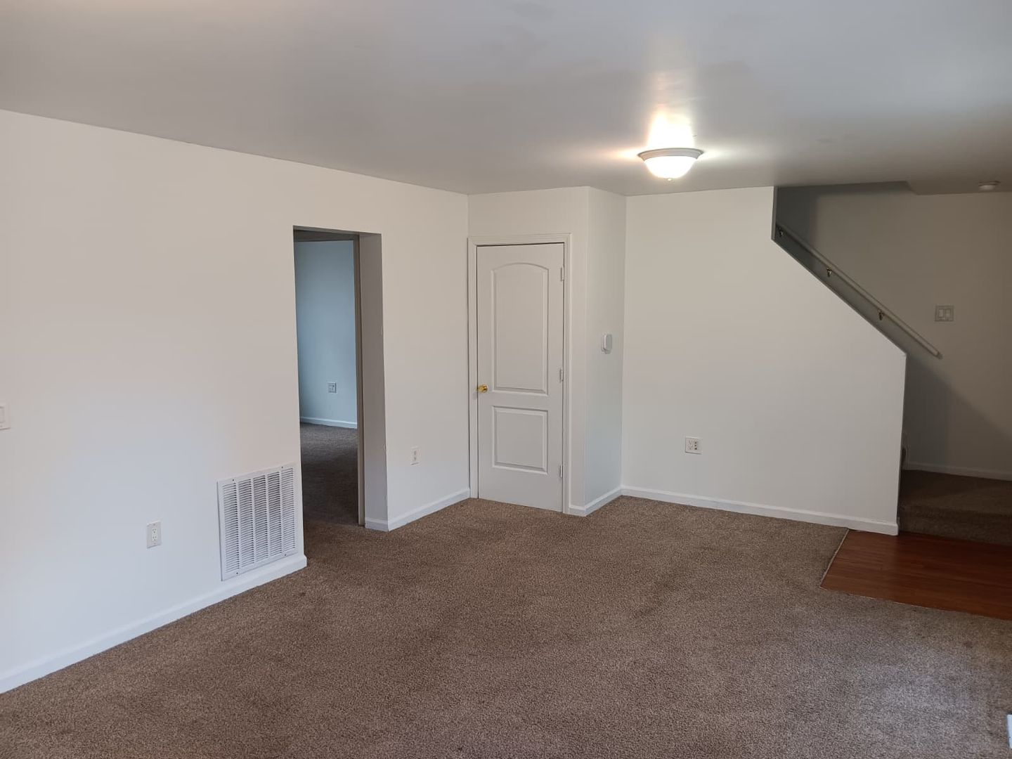 Springfield House: 220 S Yellow Springs St