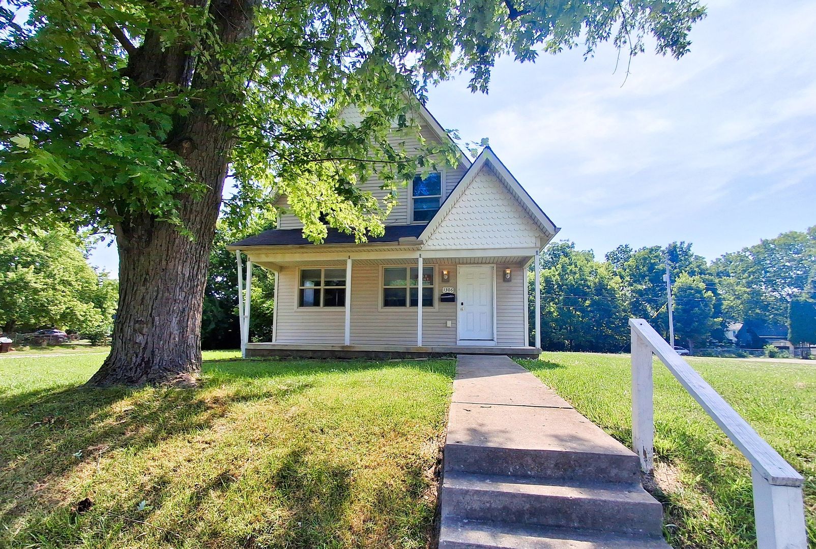 Springfield House: 1306 S Limestone St