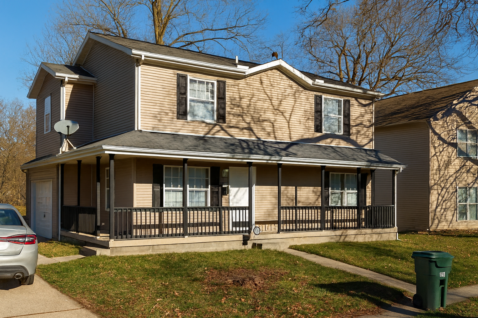 Springfield House: 138 W Clark St