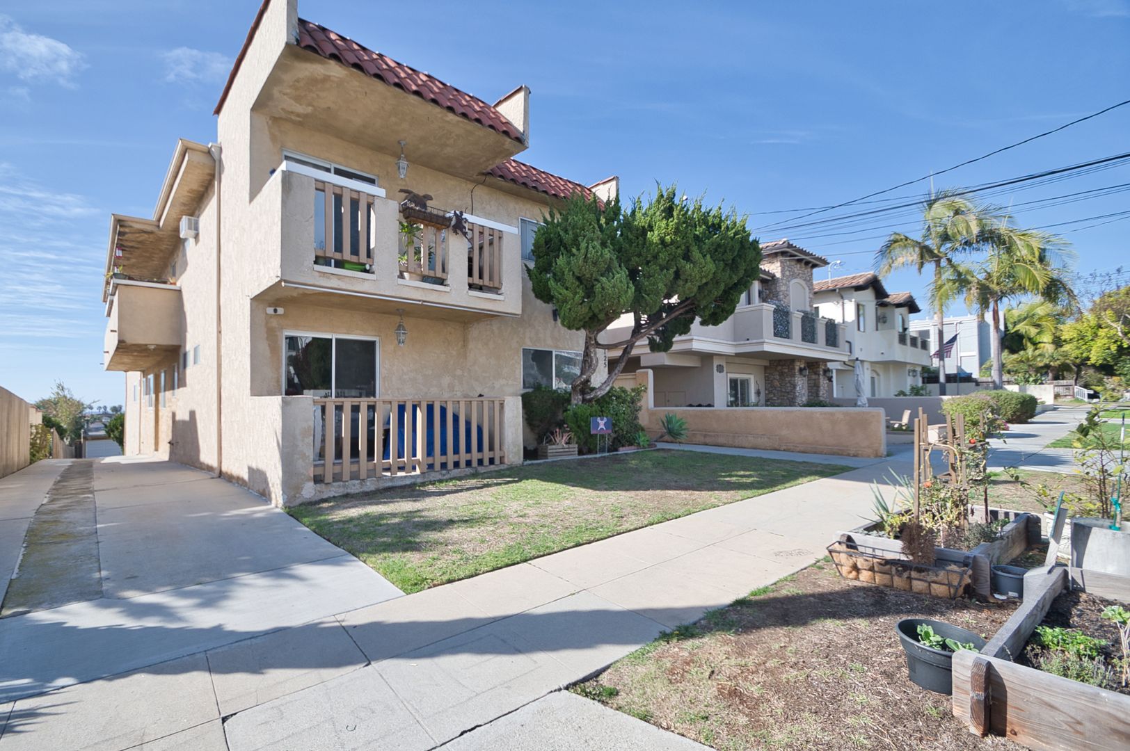 Redondo Beach Apartment: 125 S. Guadalupe Ave.