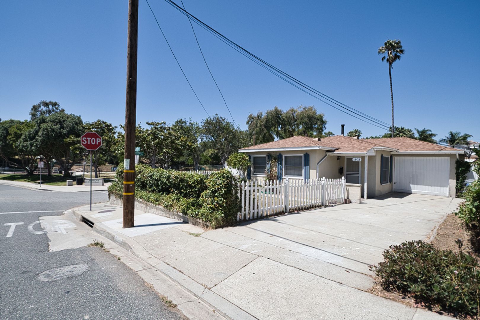 Redondo Beach Apartment: 1803 Rockefeller