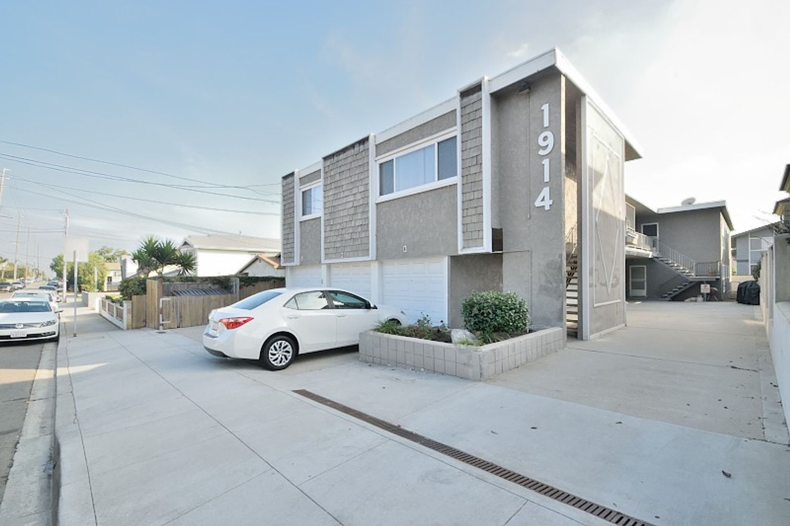 Redondo Beach Apartment: 1914 Vanderbilt Lane