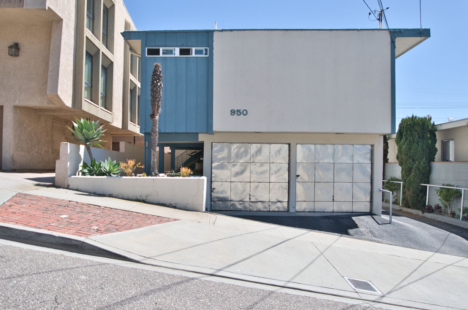 Hermosa Beach Apartment: 950 1st St