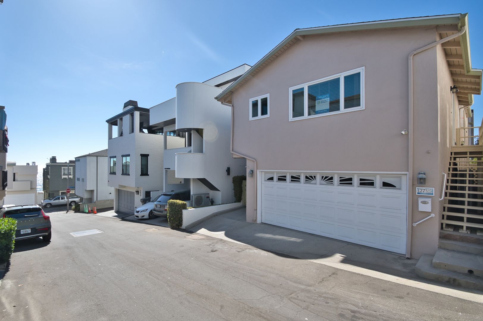 Manhattan Beach Apartment: 127 15th Place
