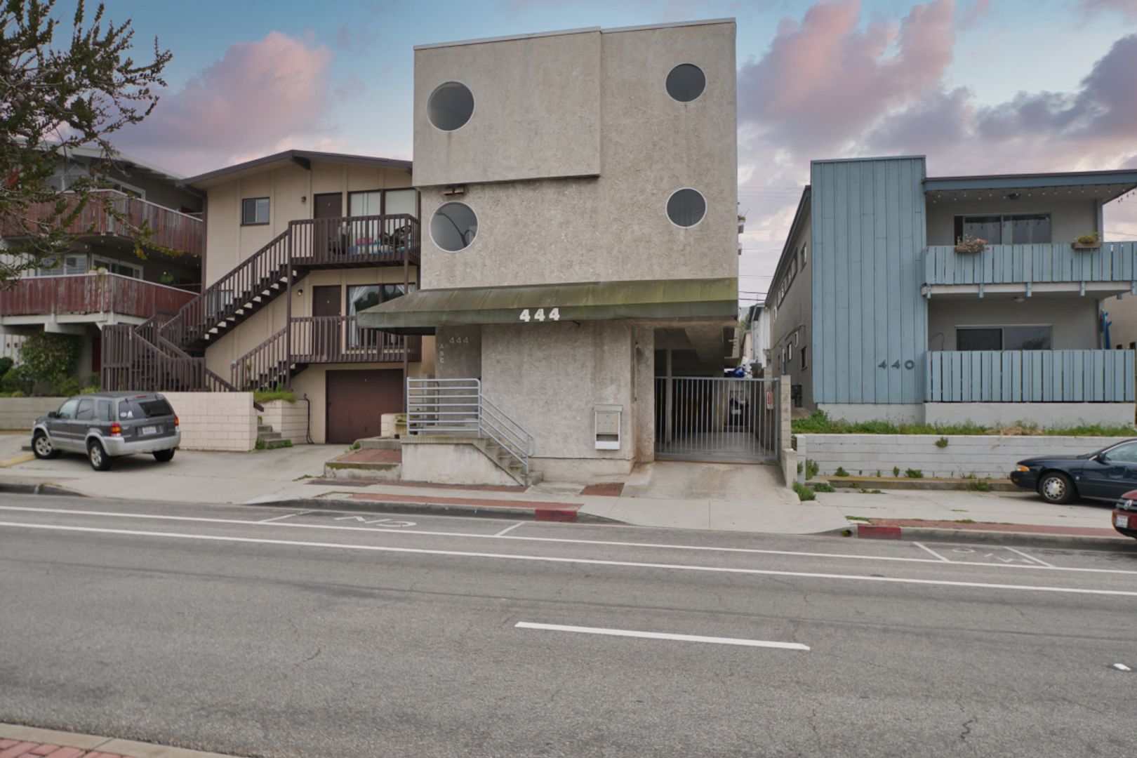 Manhattan Beach Apartment: 444 Rosecrans Ave.