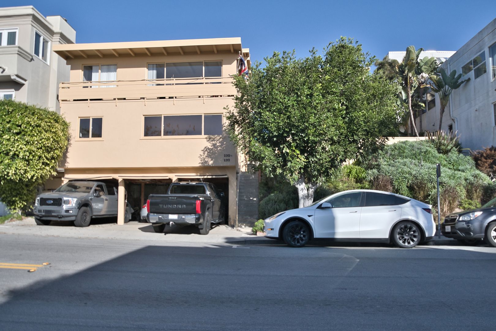 Manhattan Beach Apartment: 2307 Crest Drive