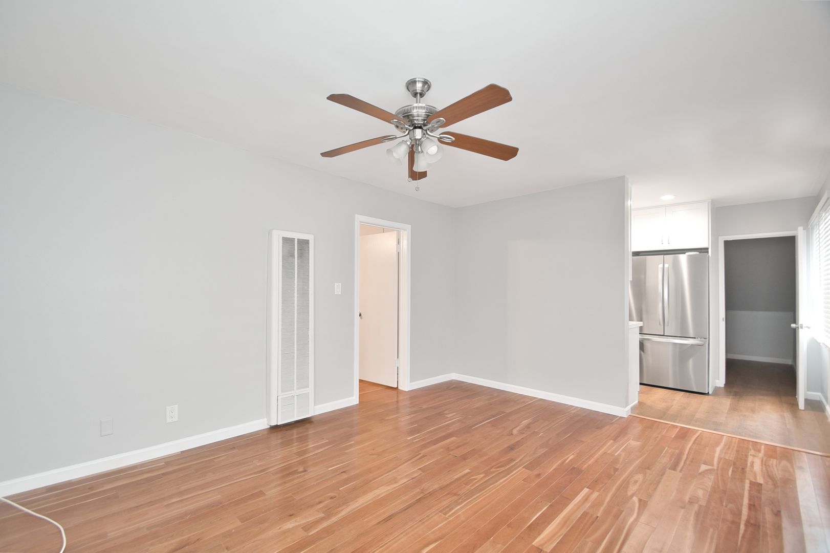 Manhattan Beach Apartment: 221 39th St