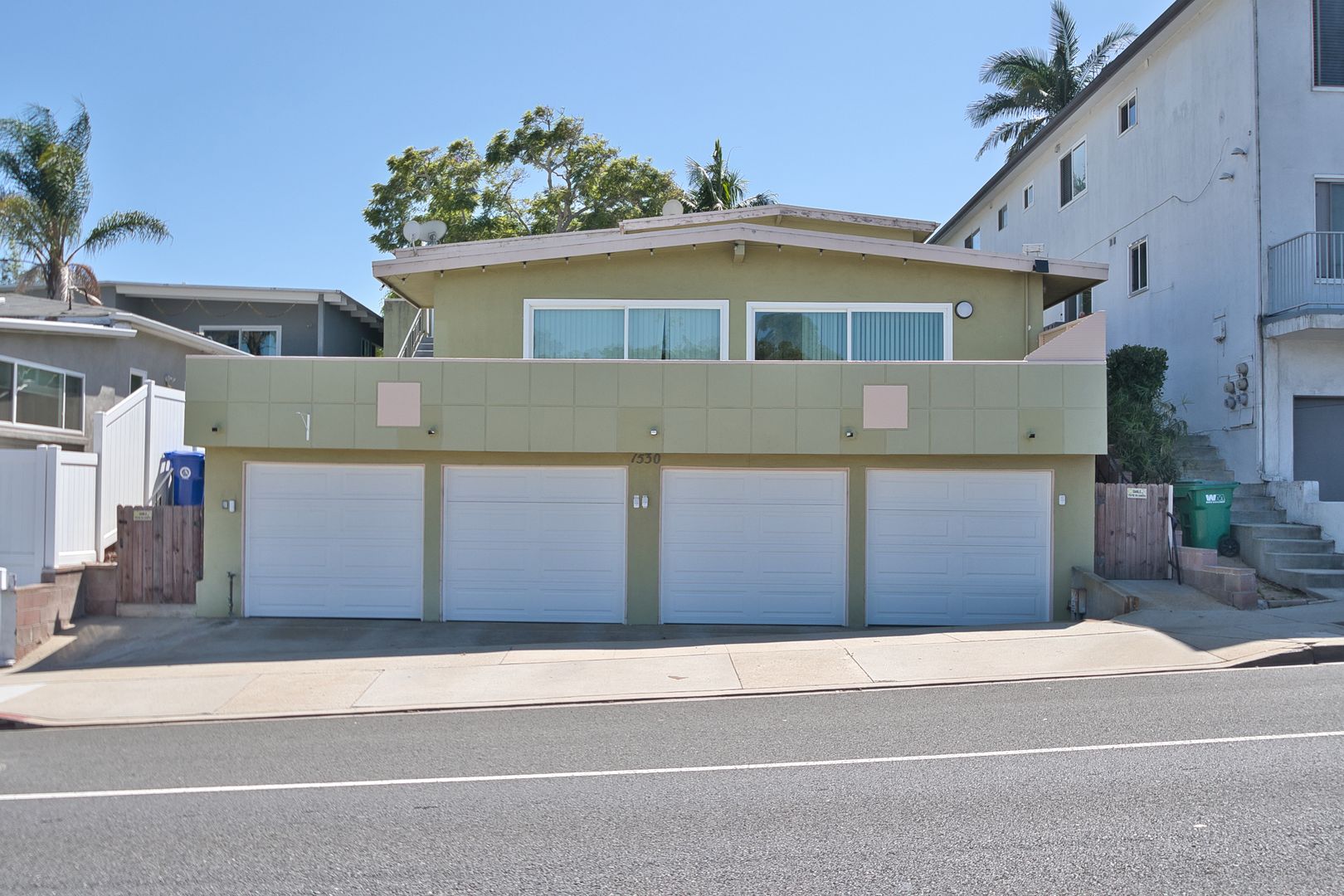Manhattan Beach Apartment: 1530 Manhattan Beach Blvd