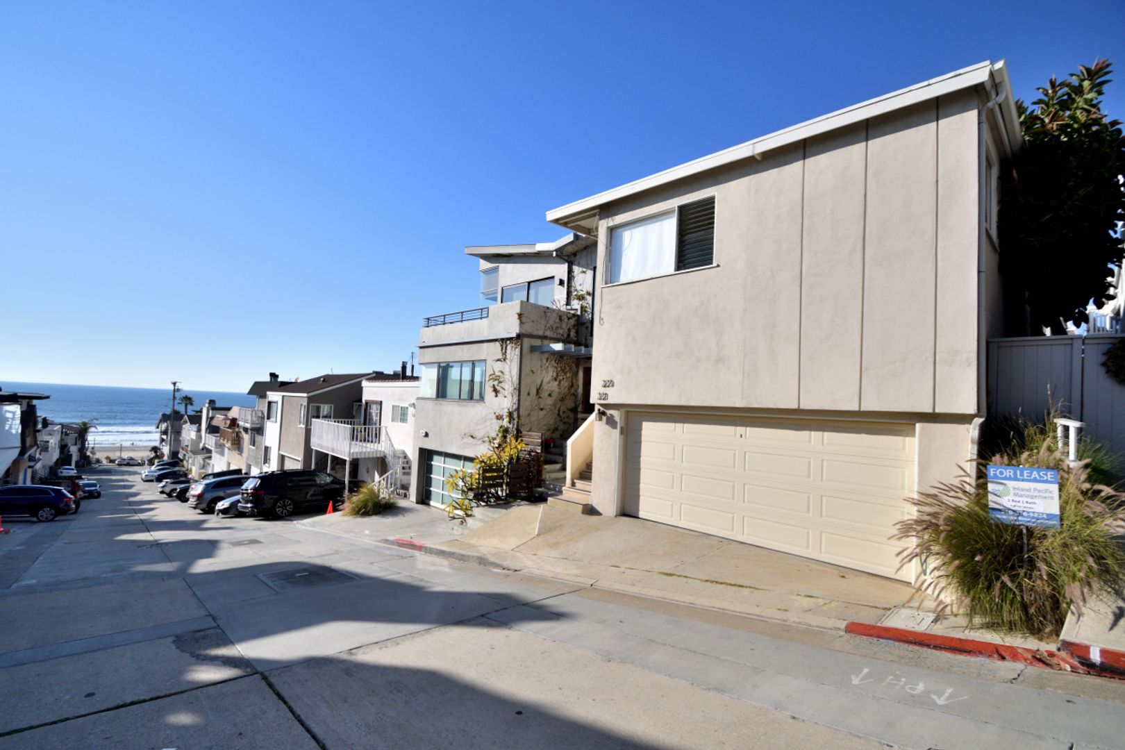 Manhattan Beach Apartment: 221 39th St