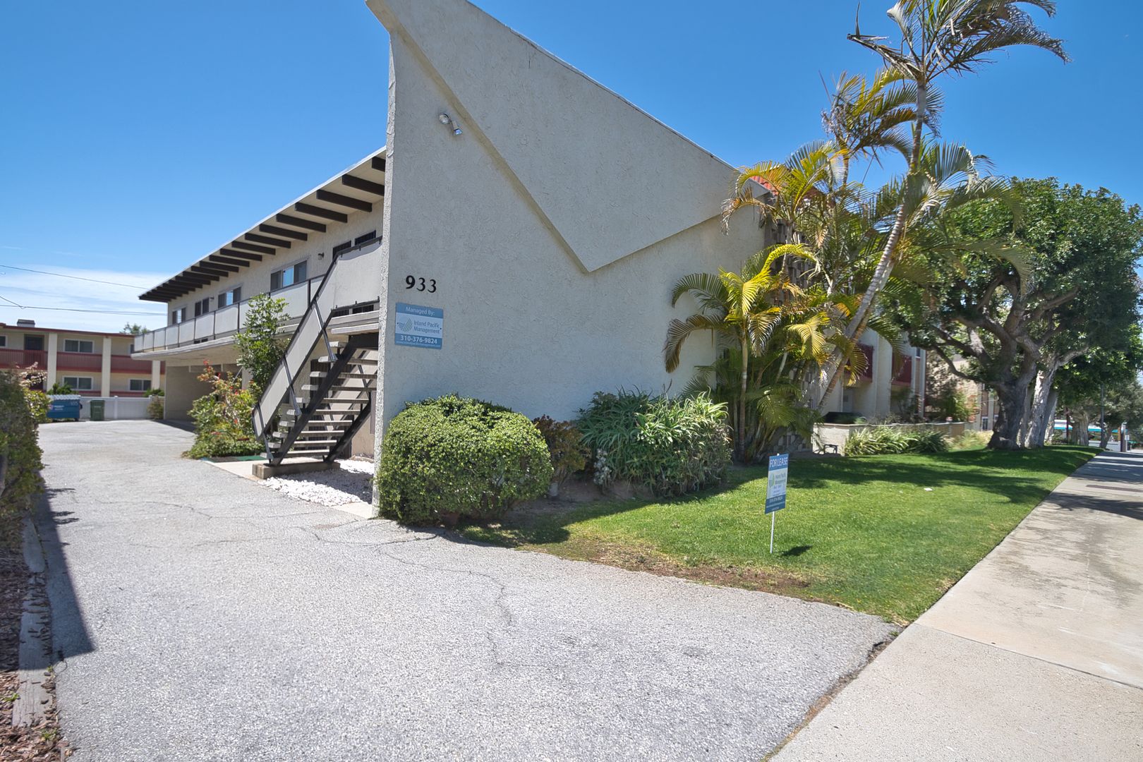 El Segundo Apartment: 933 Pepper Street