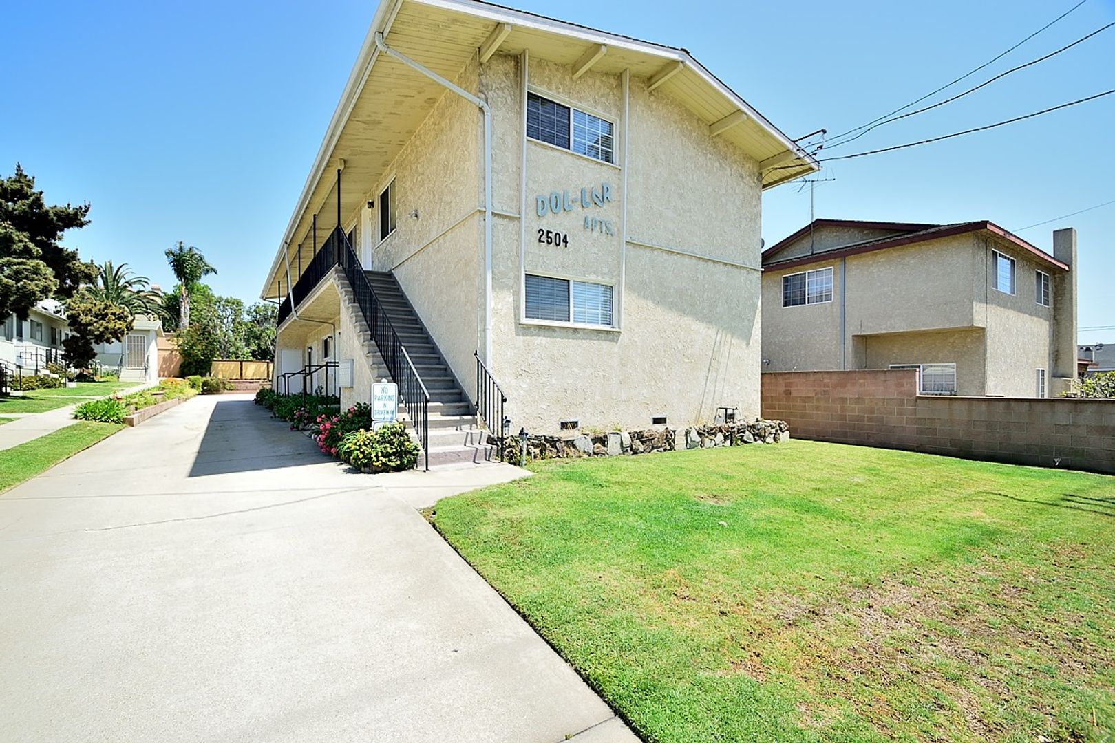 Redondo Beach Apartment: 2504 Aviation Blvd.