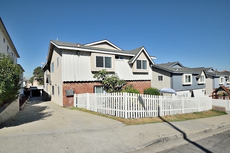 Redondo Beach Apartment: 2603 Curtis Avenue