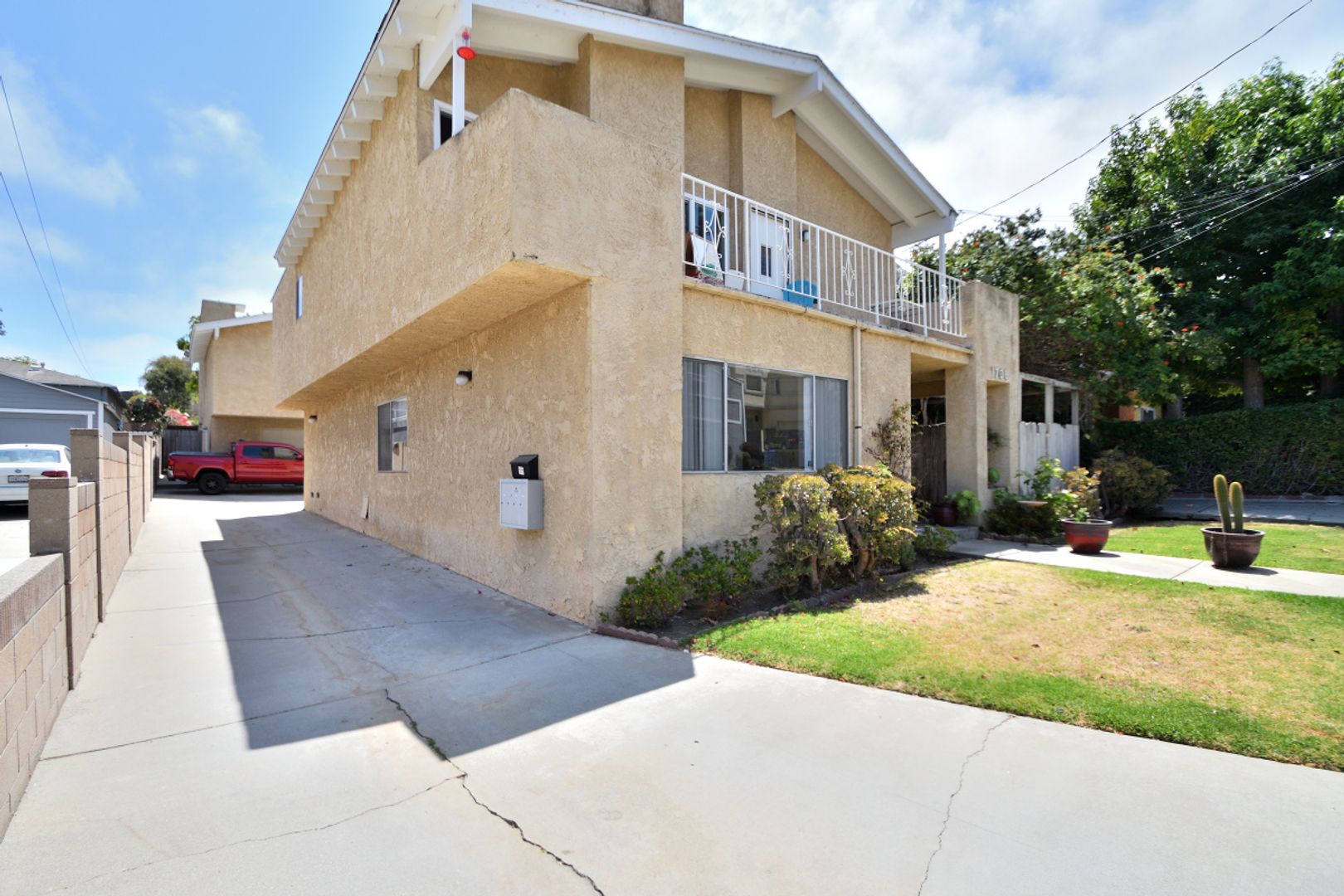 Redondo Beach Apartment: 1708 Marshallfield Lane
