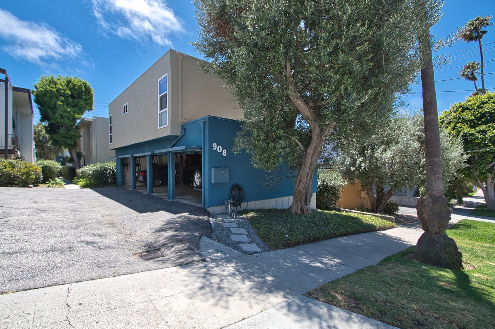 Hermosa Beach Apartment: 908 1st Street