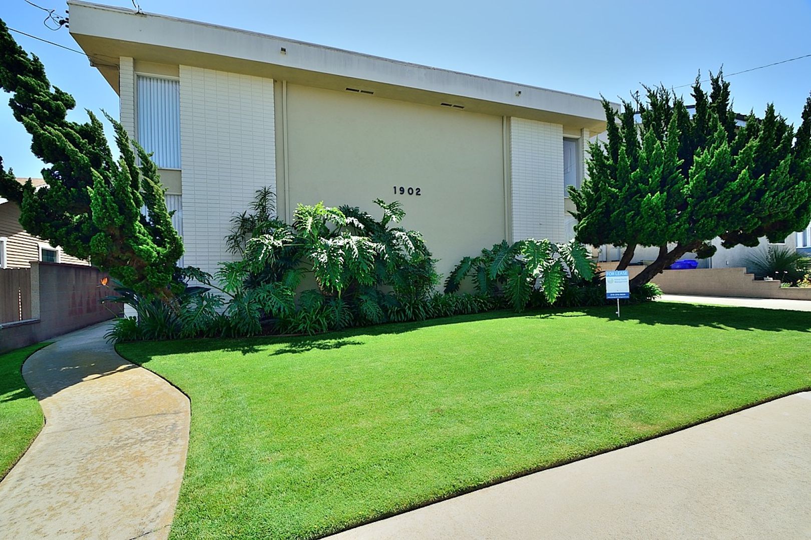 Redondo Beach Apartment: 1902 Plant Avenue