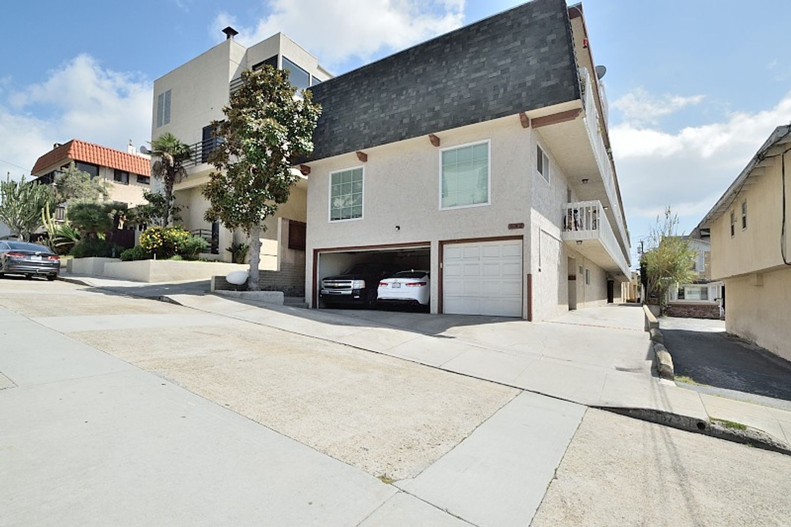 Hermosa Beach Apartment: 682 4th Street