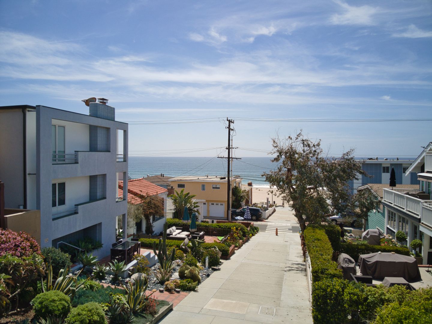 Manhattan Beach Apartment: 918 Ocean Dr