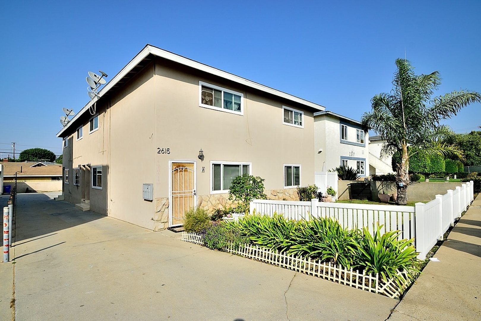 Redondo Beach Apartment: 2615 Gates Ave.