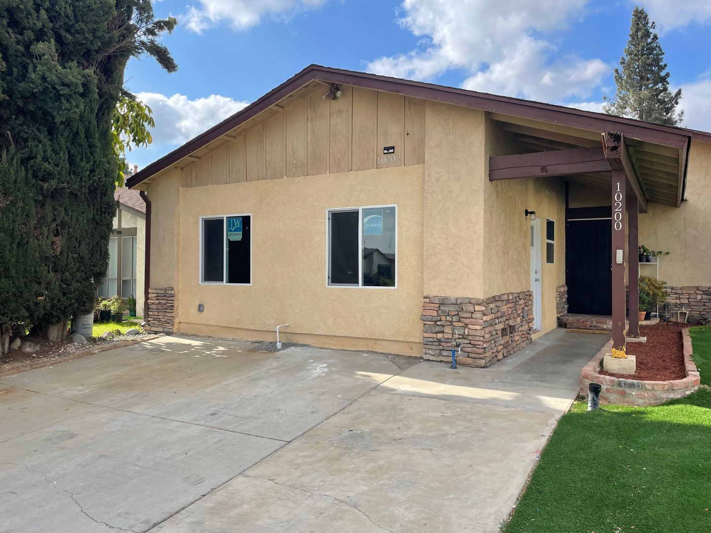 Riverside House: 10202 Mandalay Ct