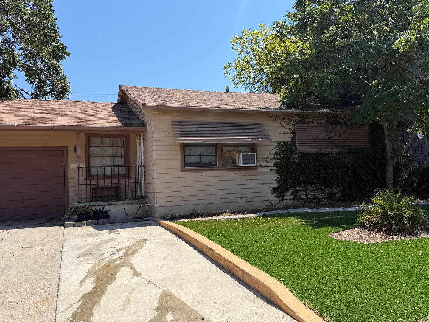 Corona House: 1119 S Washburn Ave