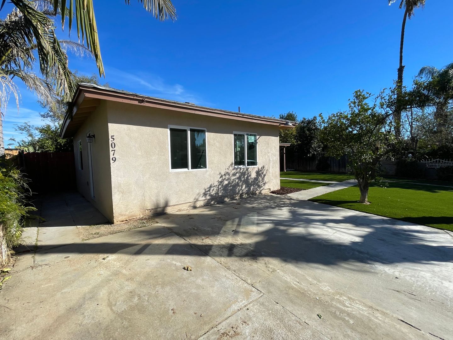 Riverside House: 5079 Noble St