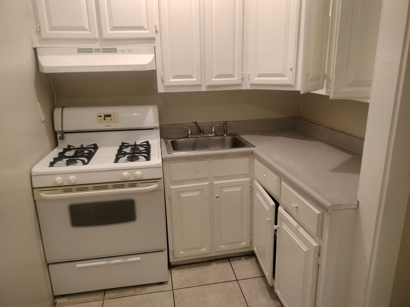 Riverside Apartment: 3635 Chestnut St