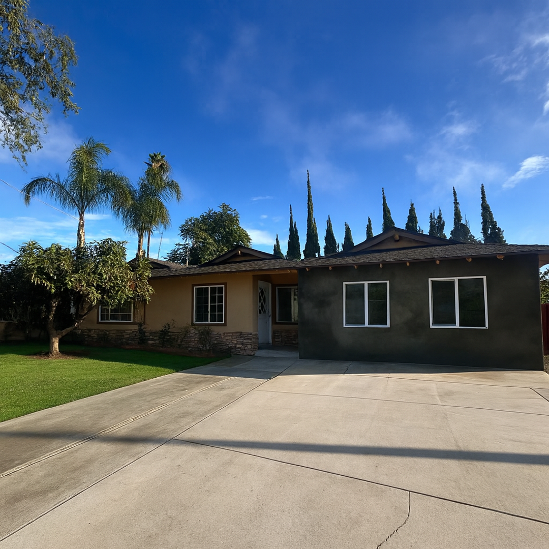 Riverside House: 5035 Hallmark St