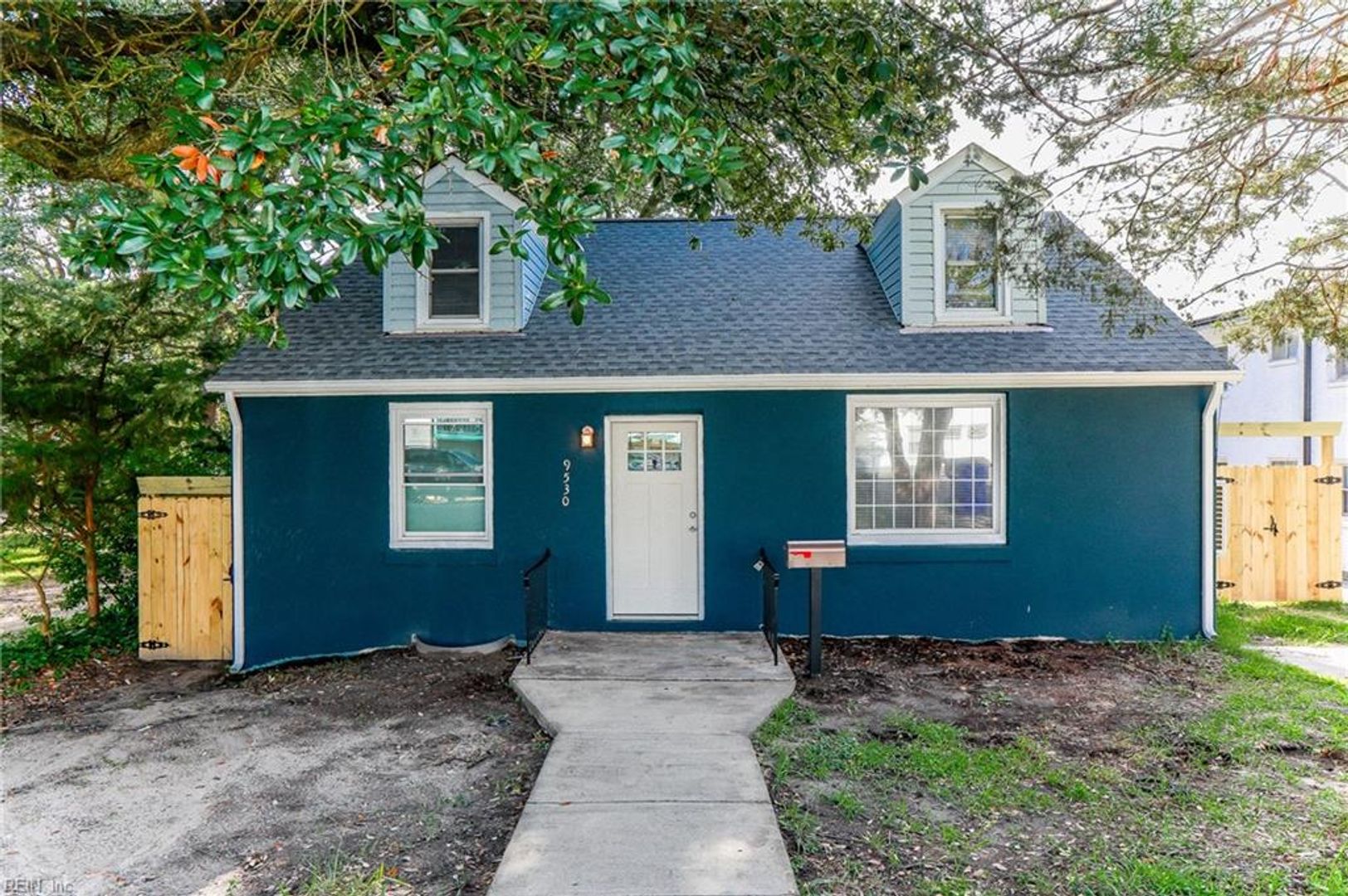 Norfolk House: 9530 21st Bay Street