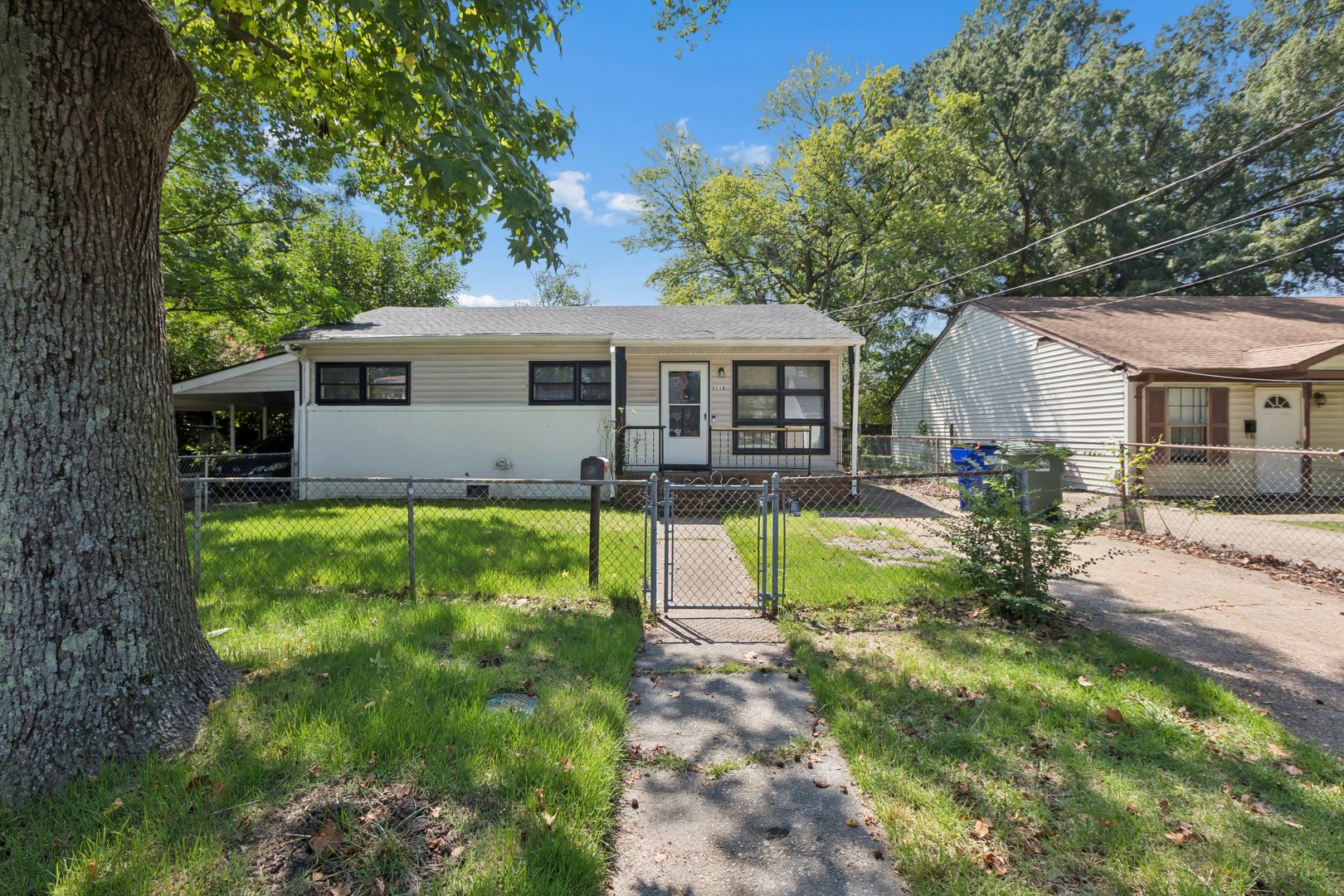 Norfolk Apartment: 211 Woodview Avenue