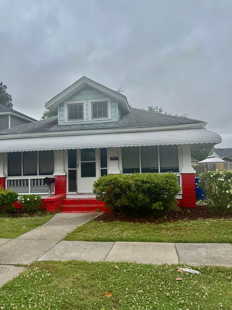 Portsmouth House: 1915 Des Moines Avenue
