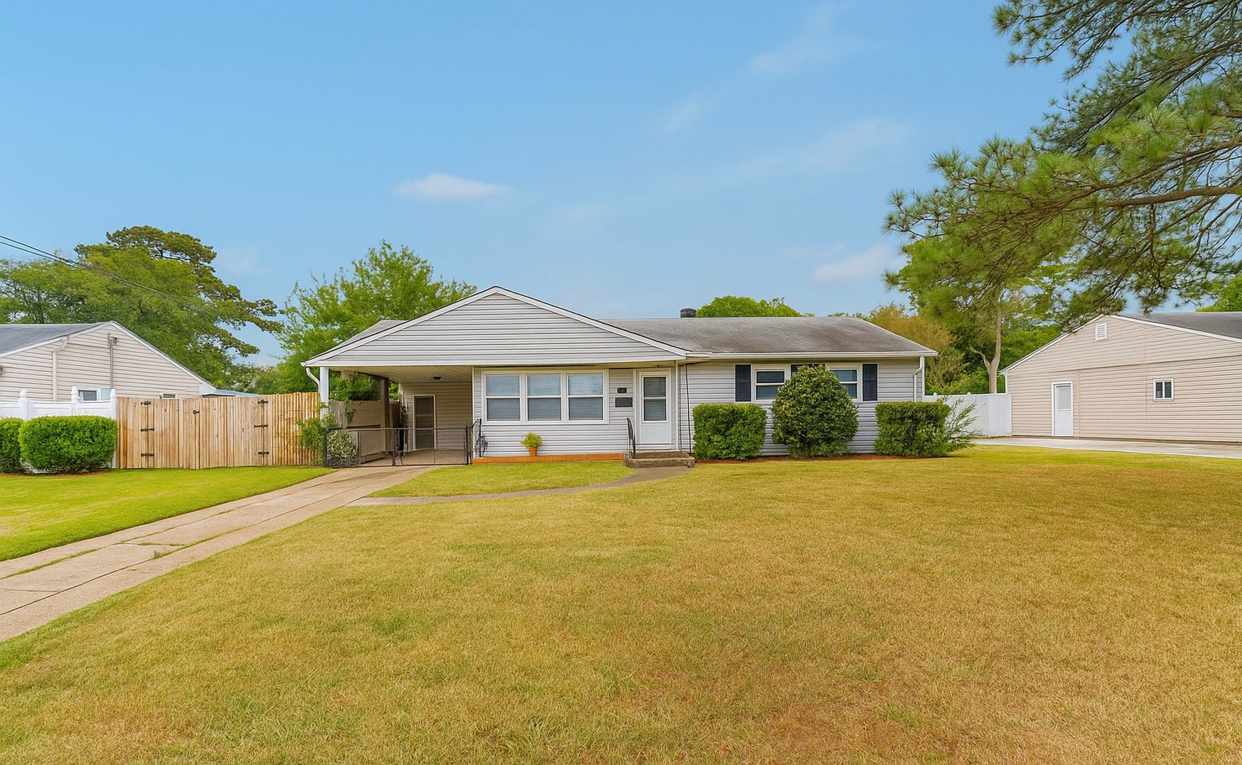 Norfolk House: 2228 Corbett Avenue