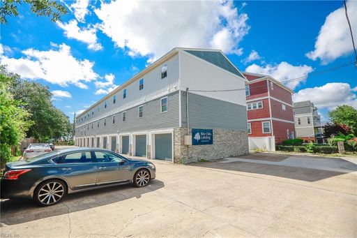 Bay Oaks Landing Has It All! – photo 1