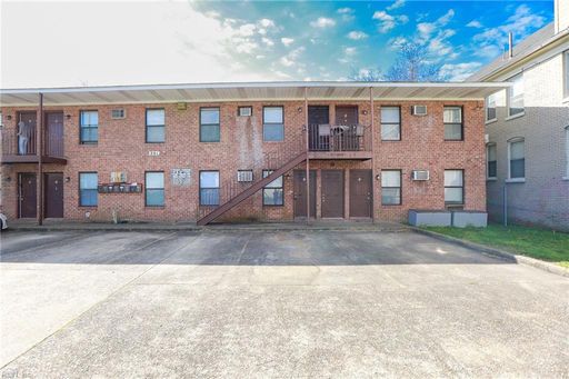 Newly Renovated 2 Bed Home Available in Norfolk! – photo 1