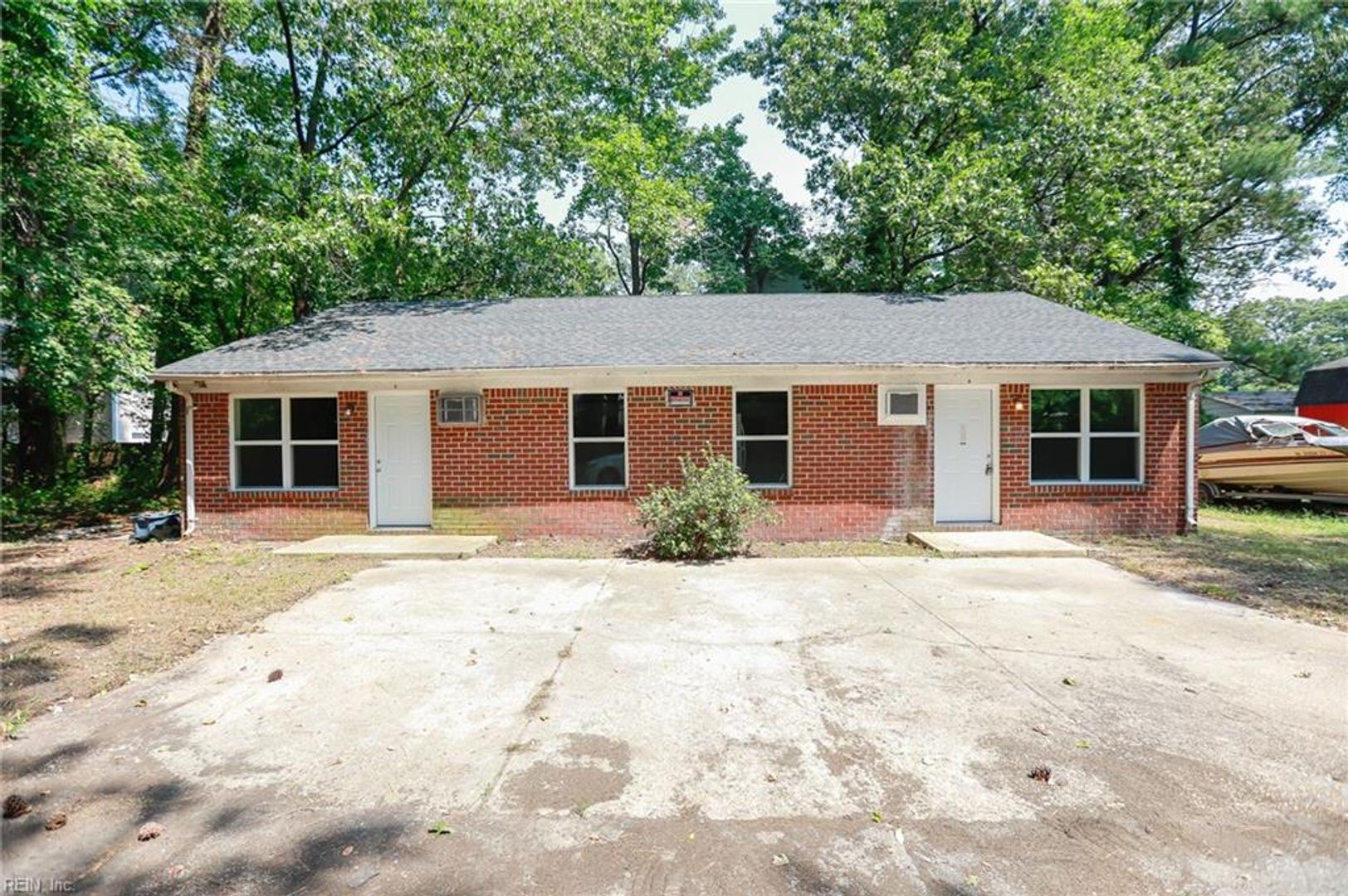 Norfolk Apartment: 1250 Pall Mall Street