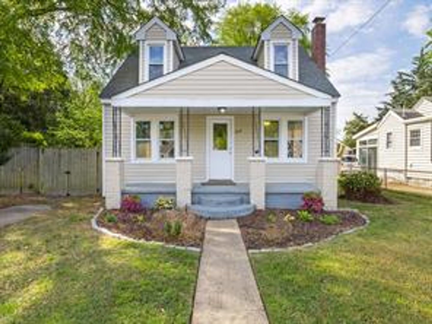 Norfolk House: 619 Earl Street